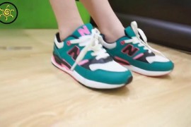 女生裸足挠脚心tk - G077